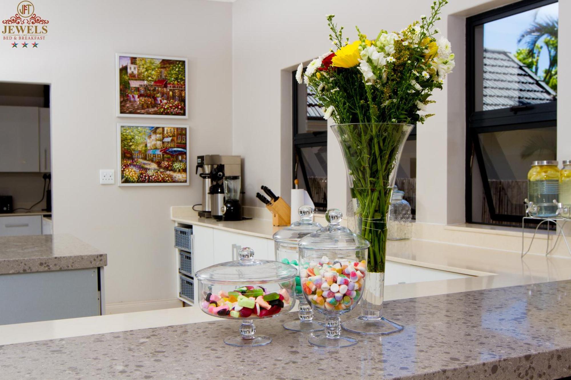 Jft Jewels Guest House East London Extérieur photo